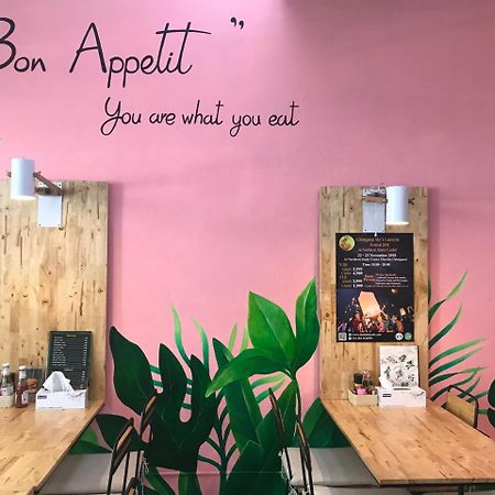 Jindabyne Cafe & Hostel Чиангмай Экстерьер фото